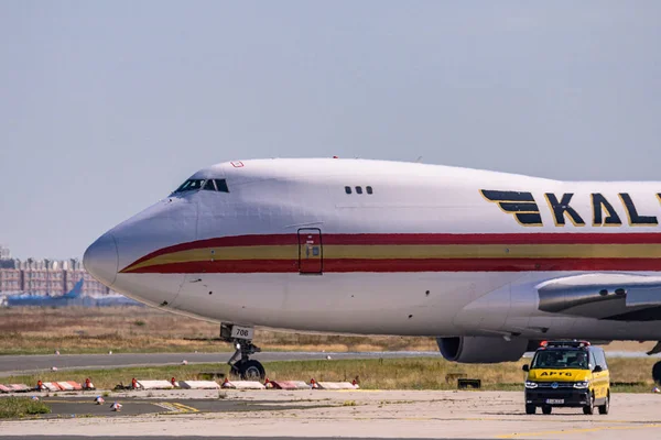 Франкфурт Германия 11.08.19 Kalitta Air Boeing 747 Jumbo Jet 4-моторный реактивный лайнер, стартующий при взлете аэропорта Фрапорта — стоковое фото