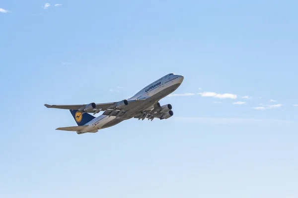 Francoforte sul Meno Germania 11.08.19 Lufthansa Boeing 747 Jumbo Jet 4-engine jet airliner a partire dal decollo dall'aeroporto di fraport — Foto Stock