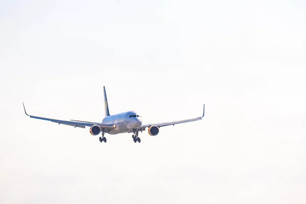 Φρανκφούρτη, Γερμανία 11.08.2019 η Δκόντορ Airlines Boeing 767-300 πλησιάζει στο αεροδρόμιο με έδρα τη Φρανκφούρτη από τον Τόμας Κουκ — Φωτογραφία Αρχείου