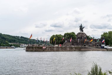 Koblenz City Almanya 06.06.2019 tarihi eser Alman Köşesi nehirleri ren ve mosele güneşli bir günde birlikte akar