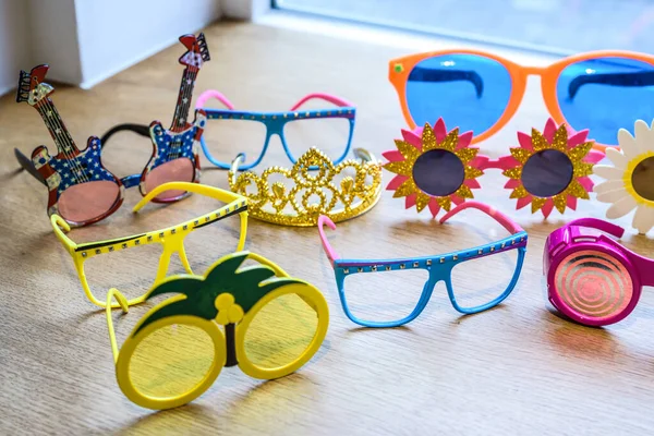 Retro Party set Lunettes, lèvres, moustaches, masques design photo cabine fête mariage images drôles — Photo