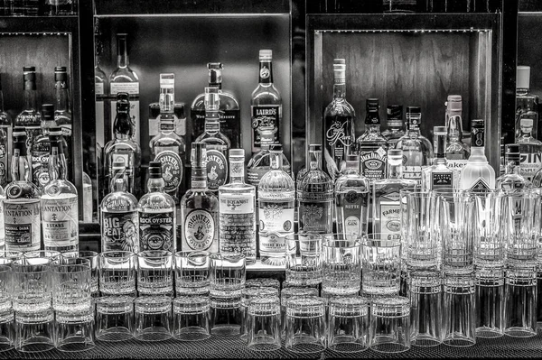 24.02.2019 Peking China - Wall with Bitters and alcohols whiskey bar counter bottles ambient tlight blurred background — Stock Photo, Image