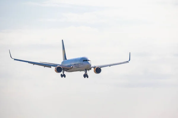 Φρανκφούρτη, Γερμανία 11.08.2019 η Δκόντορ Airlines Boeing 767-300 πλησιάζει στο αεροδρόμιο με έδρα τη Φρανκφούρτη από τον Τόμας Κουκ — Φωτογραφία Αρχείου