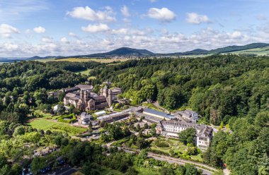 Hava manzaralı ünlü manastır Maria Laach Rhineland-Palatinate, Almanya