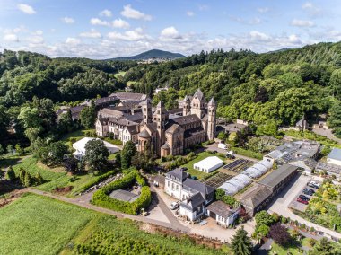 Hava manzaralı ünlü manastır Maria Laach Rhineland-Palatinate, Almanya