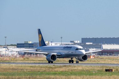 FRANKFURT GERMANY 11.08.2019 Lufthansa Hava Yolları D-AINE Airbus A320-271 Fraport havaalanından havalanacak.