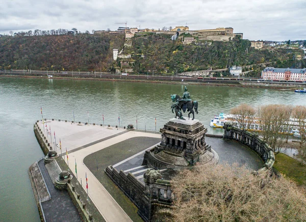 Koblenz Stadt Deutschland Baudenkmal Deutsches Eck Antenne wo Rhein und Mosel zusammenfließen — Stockfoto
