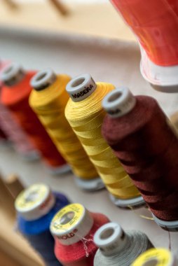 08.07.2018 - Koblenz Almanya - Renkli İplik Dikiş İpliği Örgü, Kumaş ve Tekstil Endüstrisinin Kapanışı