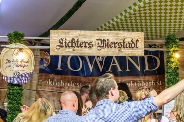 Koblenz Németország 27.09.2019 people party at Oktoberfest in europe during a concert Typical beer tent scene — Stock Fotó