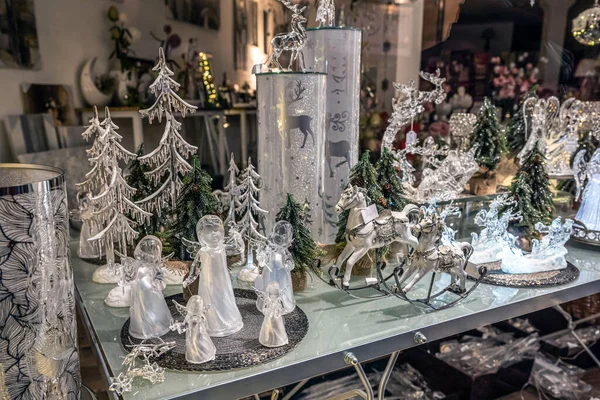 美しい休日ガラスクリスマスの装飾天使の図 — ストック写真