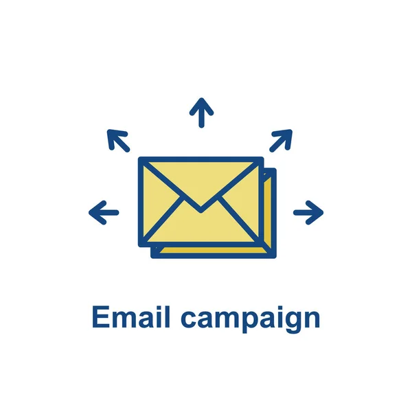 Icono de campañas de email marketing con sobre enviado a múltiples r — Vector de stock