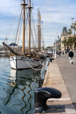 Barselona, İspanya-12 Nisan 2023. Schooner, Pailebot, Santa Eulalia, İspanya 'nın Barcelona kentindeki Port Vell Müzesi' ne demirlemiş..