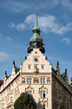 PRAG, CZECHIA - 29. Mayıs 2025 'te Paris Prag Oteli' nin dışında bir bina inşa edildi. Şehir merkezinde Art Nouveau stilinde mimarinin yenilenmiş ve güzel yüzü.