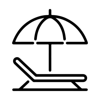 Düz bir yüzey üzerinde minimalist siyah beyaz çizgili şezlong ve şemsiye.