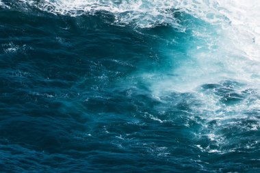 Su sıçramaları / su kayalarvurur