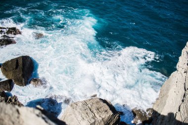 Su sıçramaları / su kayalarvurur