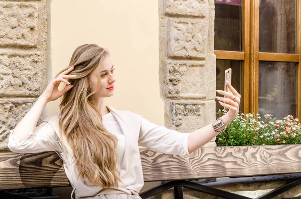 Portrét Usmívající Bussines Casual Ženy Dělají Selfie Smartphone Mobilní Buňky — Stock fotografie