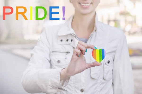 Frau Zeigt Vor Der Kamera Herz Lgbt Stolz Rechte Lesbischen Stockfotografie Lizenzfreie Fotos C Ostapmykytiv 197957916 Depositphotos