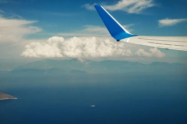 Vista Desde Ventana Del Avión Turismo Viaje Ala Avión Volando —  Fotos de Stock