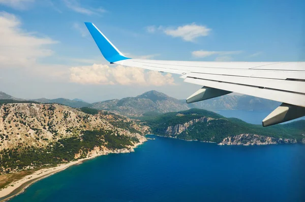 Pohled Okna Letadla Cestovní Ruch Křídla Letadla Letící Nad Mraky — Stock fotografie