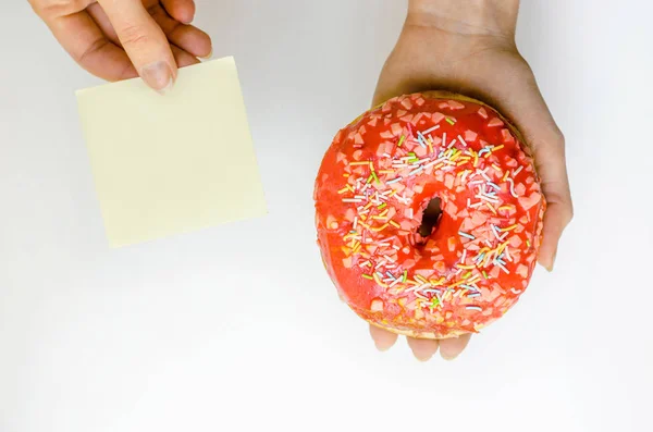 Mujer Mano Sosteniendo Rosado Donut Con Espolvorea Calorías Extra Grasa —  Fotos de Stock