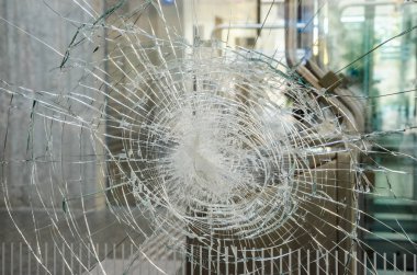 Protestolar teröristlerin saldırı kırık cam cam metro vitrin isyan, çatışma, kanunsuzluk, suç, isyanlar 