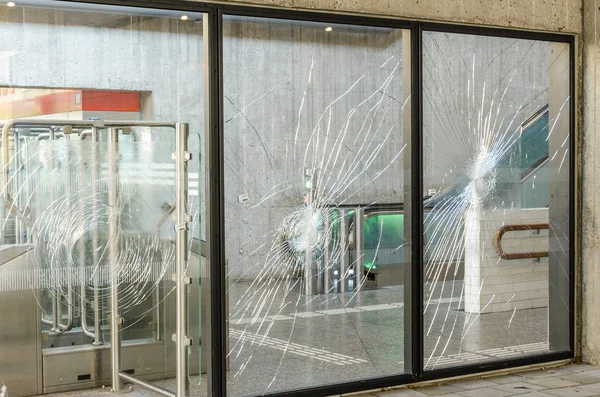 Protestolar Teröristlerin Saldırı Kırık Cam Cam Metro Vitrin Isyan Çatışma Stok Fotoğraf
