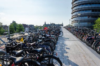 bisiklet park açık hava çok katlı hollanda amsterdam