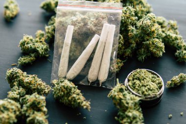 esrar taze koni arka planı çiçek esrar ile ortak haddelenmiş