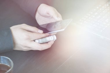 Işık tonlama teknolojisi, online bankacılık, para transferi, e-ticaret c oncept.