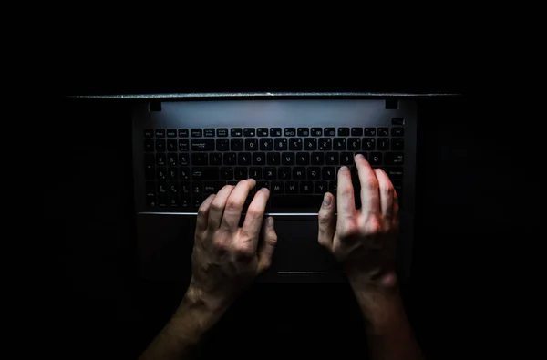 Rosyjski haker hakowanie serwera w ciemnym web, Deep Web Top ciemny netto — Zdjęcie stockowe