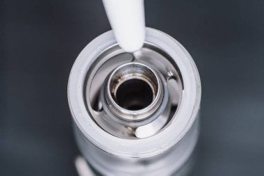 vape suyu elektronik sigara. O mekanik bir mod Vape tutar. Elektronik Sigara, Sigara vape körükleyerek makro çekim çalışır