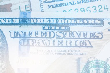 Makroyu kapatın bize 100 dolarlık banknot Ben Franklin'in yüzündeki ışık tonlama