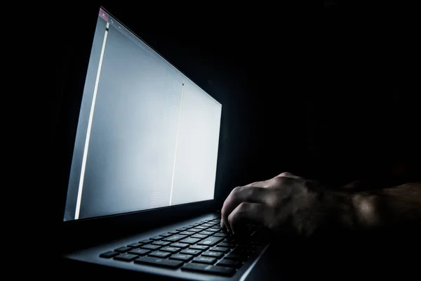 Servidor en el hacker ruso oscuro hackear el servidor en la web oscura, Deep Web — Foto de Stock