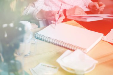 iş, eğitim, planlama ve insan kavramı - yakın, hafif tonlama