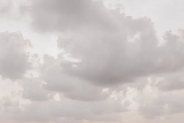 Krásná modrá obloha s mraky pozadí.Obloha clouds.Sky s mraky počasí příroda mrak modrá — Stock fotografie