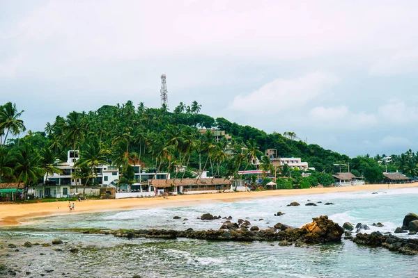 Beach oceanfront Mirisa Sri Lanki z bliska — Zdjęcie stockowe