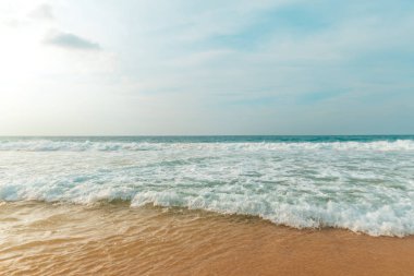 Kum ile mavi ateş beach hava, en iyi görünümü güzel kumlu bir plaj hava biraz taş sahile inişli çıkışlı dalgalar, mevcut