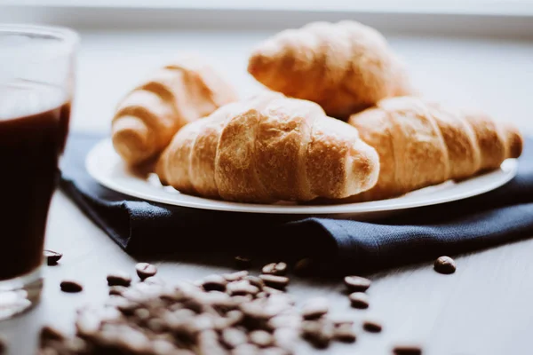 Stock image Dessert and coffee beans. Mate moody color. Macro shot of fresh croissants and coffee on a black background. The concept of breakfast.