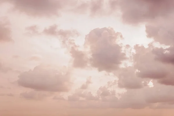 푸른 하늘 흰 구름 배경 — 스톡 사진