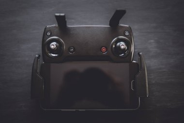 Renk dostum. Üstten görünüm uzak ve smartphone makro yakın ayrıntılar. Uzay kopyalayın. Yenilik fotoğraf kavramı.