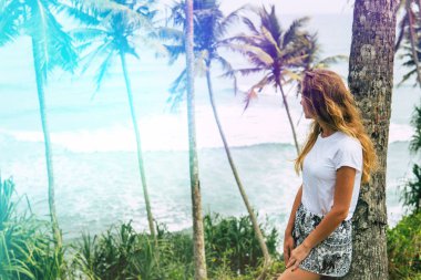 Işık tonlama kız tatil, Hint Okyanusu. Yaz kavramı yakın çekim