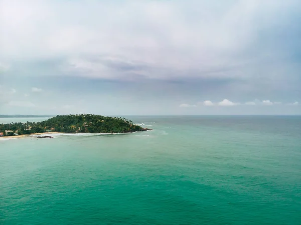 Zandstrand luchtfoto, bovenaan uitzicht op een prachtig zandstrand luchtfoto lang shot — Stockfoto