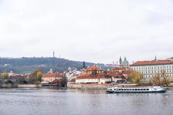 Pražský hrad a Saint Vitus Cathedral panoramatický pohled, Česká republika. — Stock fotografie