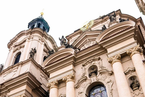 Praag oude stad plein Tsjechische Republiek kerk van St. Nicolaas — Stockfoto