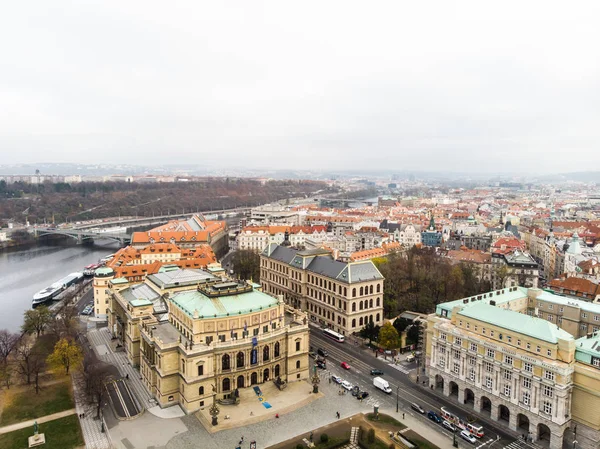 Aerial drönarvy Prag arkitekturen i den gamla europeiska staden — Stockfoto