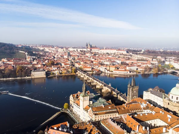 Vista aérea del dron Castillo de Praga y Catedral de San Vito Vista panorámica, República Checa. Río Moldava —  Fotos de Stock