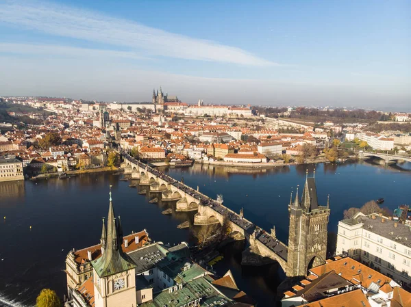 Veduta aerea drone Castello di Praga e Cattedrale di San Vito Veduta panoramica, Repubblica Ceca. Fiume Moldava — Foto Stock