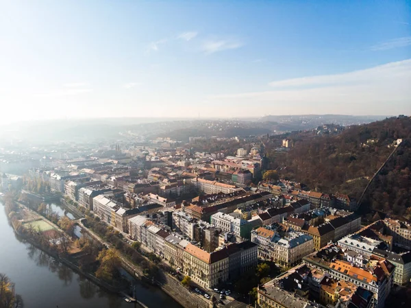 Veduta aerea drone fiume Moldava Architettura dell'antica città europea di Praga — Foto Stock