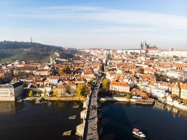 Vista aérea del dron Castillo de Praga y Catedral de San Vito Vista panorámica, República Checa. Río Moldava —  Fotos de Stock